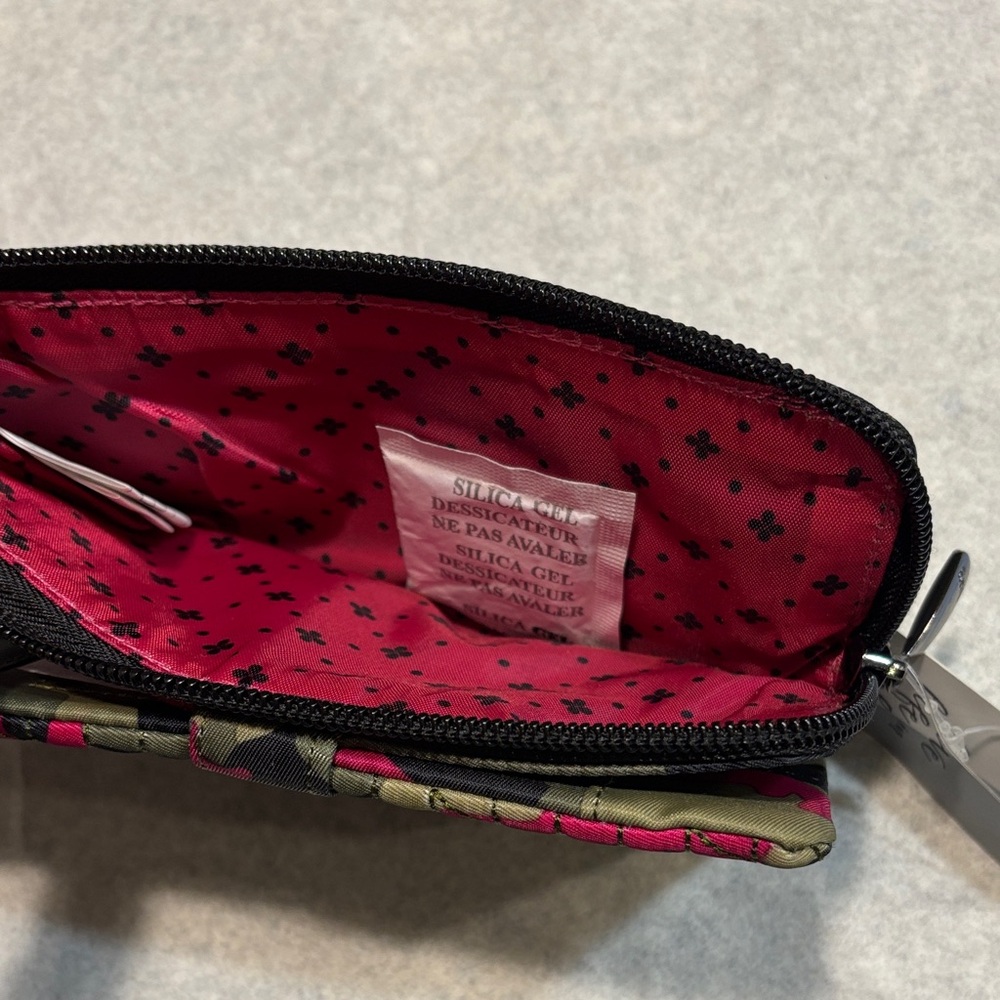 Lug Tram Women's Quilted Camouflage Wallet with Pink Accents - Picture 5 of 5